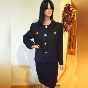 Woman's Harve Bernard Navy Business Suit, Size 12